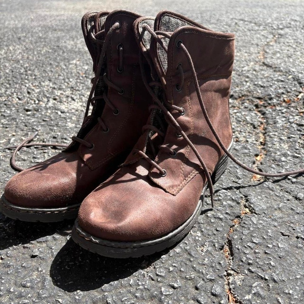 Boots - Picture 3 of 8